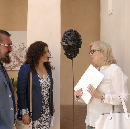 ALUMNOS DE BELLAS ARTES EXPONEN SUS ESCULTURAS EN  ESPACIOS MONUMENTALES DEL AYUNTAMIENTO